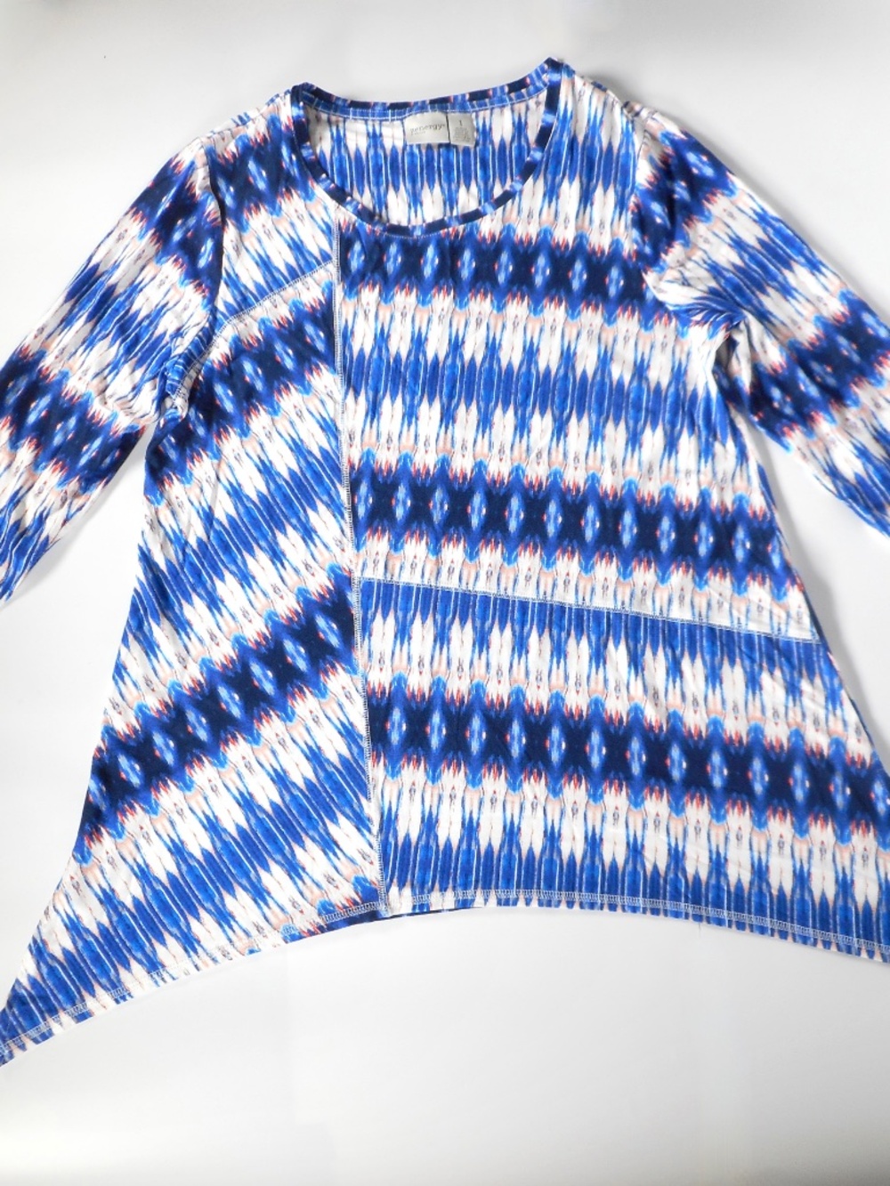 Chicos Zenergy Sz 1 M 8 Blue White 3/4 Sleeve Top Tie-Dye Shark Bite Hem Stretch